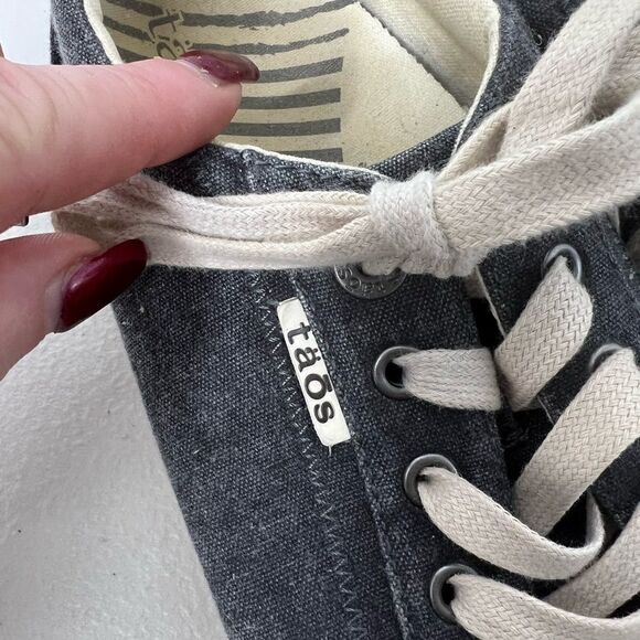 Taos | Shoes Size 11 run a bit small more like a 10 - Picture 2 of 5